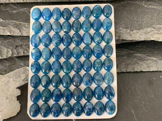 Blue Apatite oval 6x8mm cabochon - Calibrated cabochons