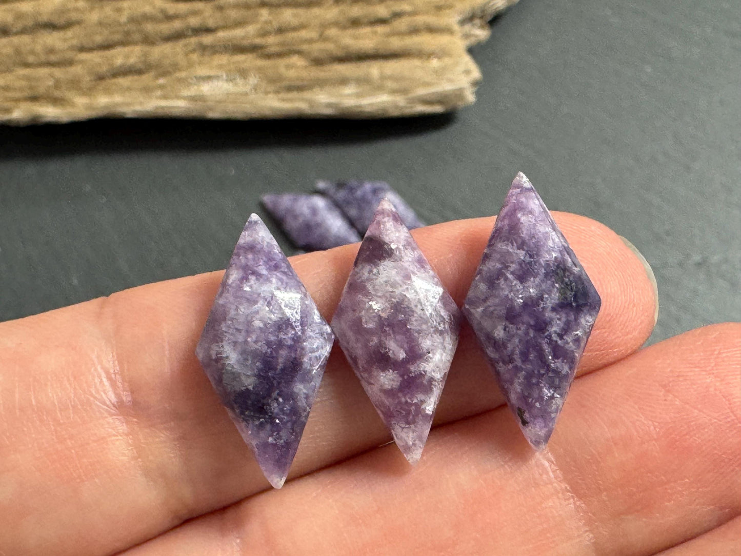 Faceted Lepidolite rhombus 10x20mm cabochon - Natural Lepidolite
