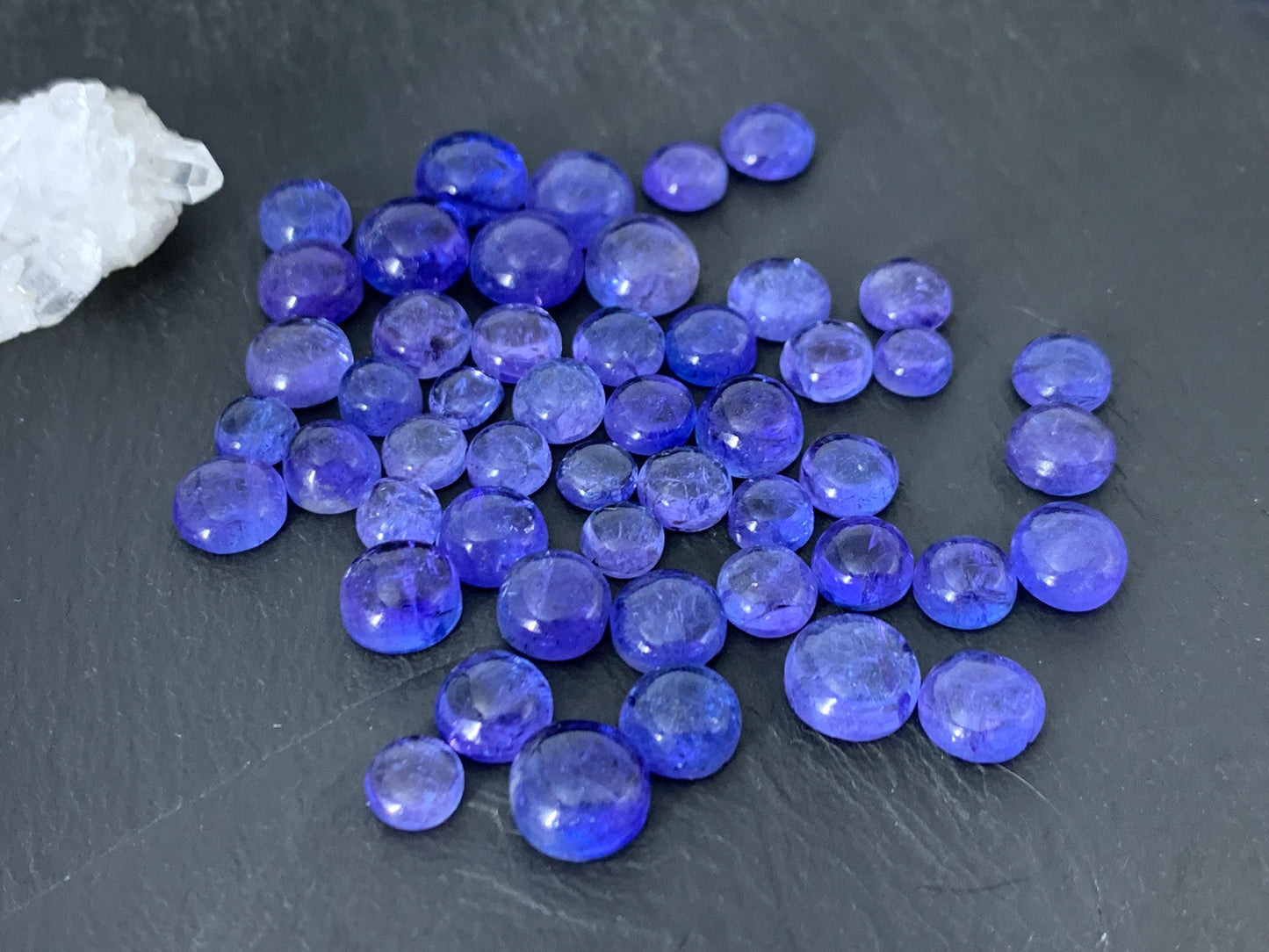 Tanzanite round 5-9mm cabochon