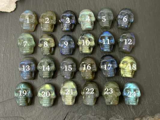 Labradorite skull 17- 18mm cabochon
