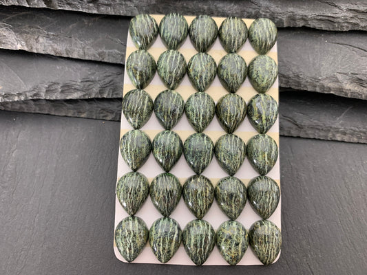 Green Zebra Jasper pear 12x16mm cabochon - Calibrated cabochons