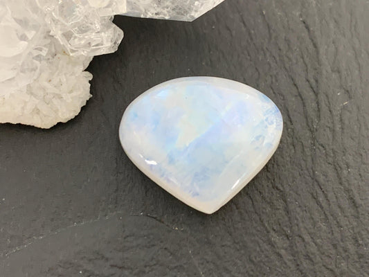 Rainbow Moonstone pear 16x19x7mm cabochon