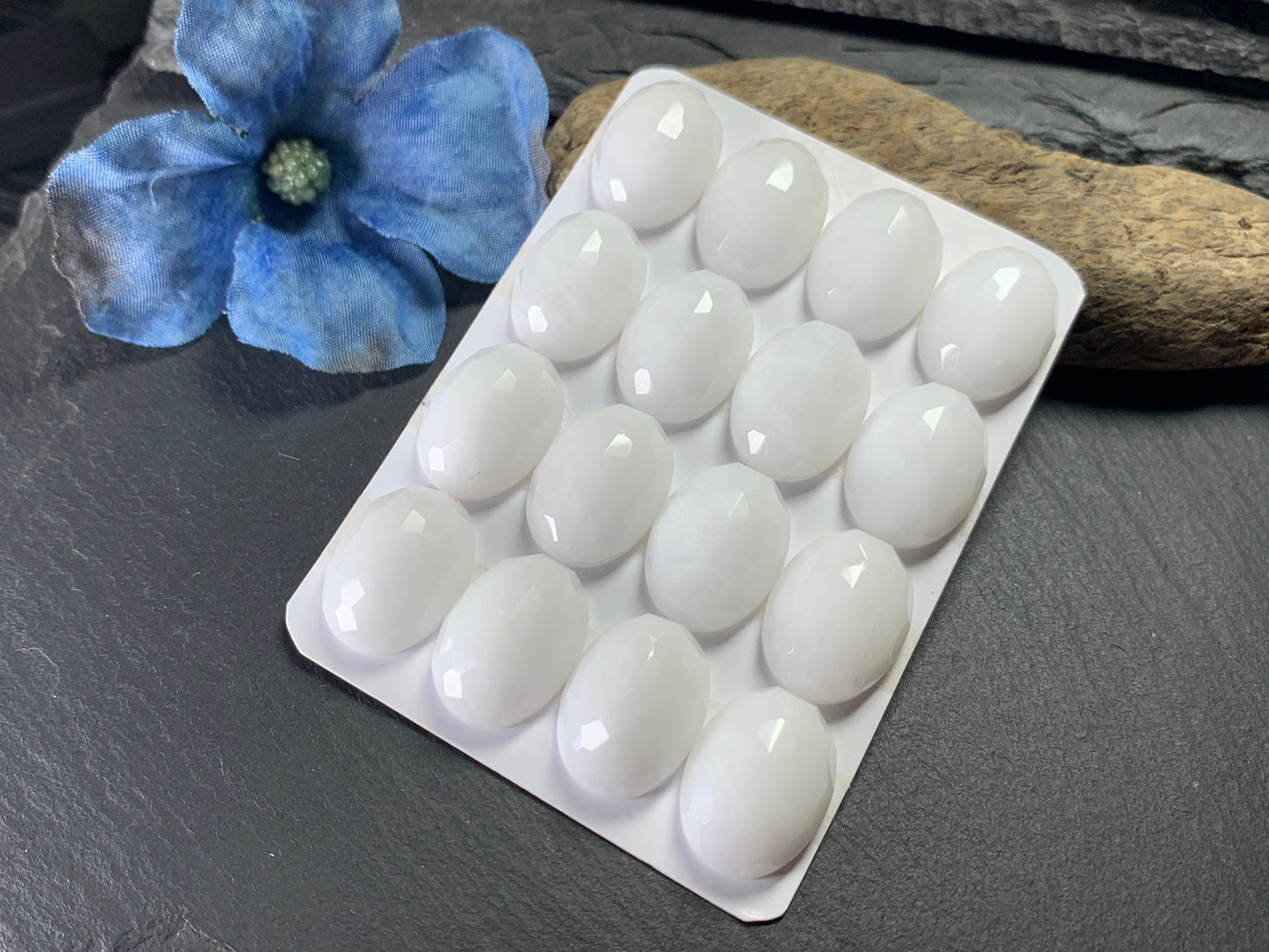 Faceted White Quartzite oval 15x20mm cabochon -  Calibrated cabochons