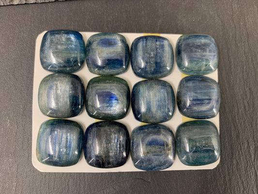 Kyanite square 20mm cabochon - Calibrated cabochons