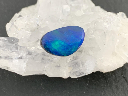 Australian Opal doublet 7x11x4mm cabochon
