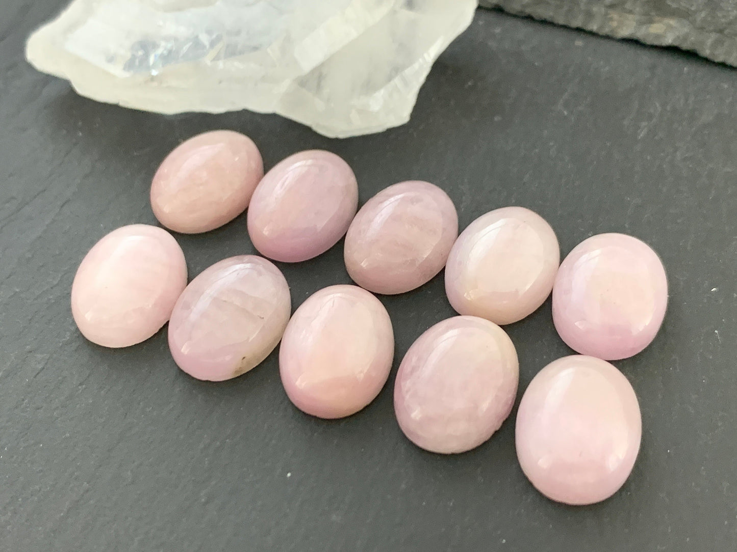 Kunzite oval 12x16mm cabochon - Calibrated Cabochons