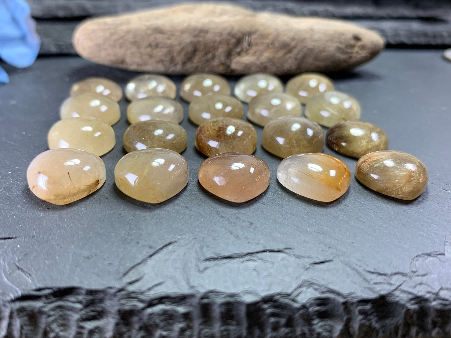Rutilated Quartz heart 15mm cabochon - Calibrated cabochons