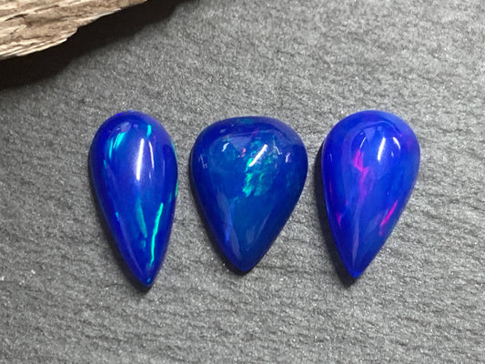 Ethiopian Opal pear 11-13mm long cabochon - Natural Opal smoked to blue color