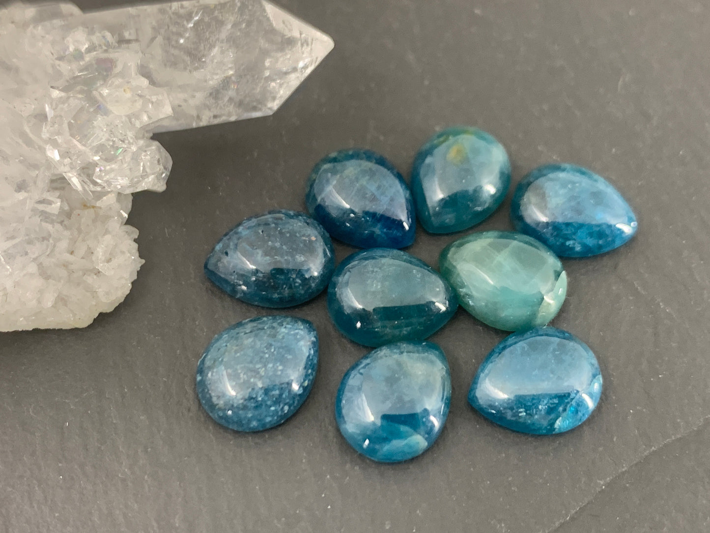 Blue Apatite pear 8x10mm cabochon - Calibrated cabochons