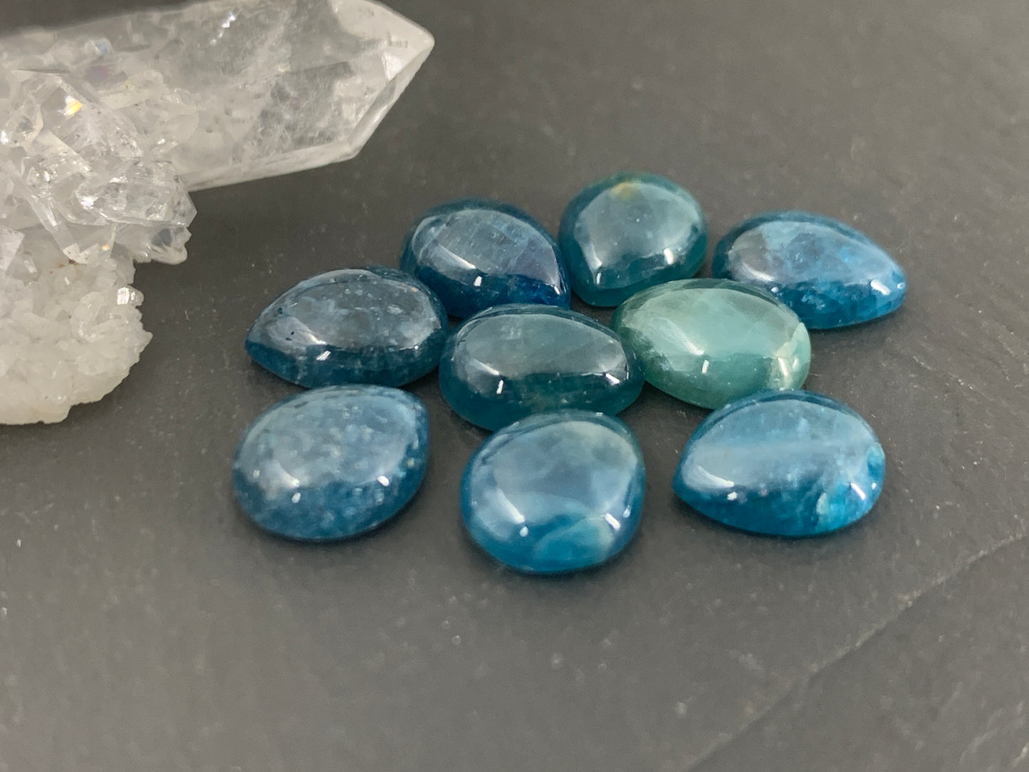 Blue Apatite pear 8x10mm cabochon - Calibrated cabochons