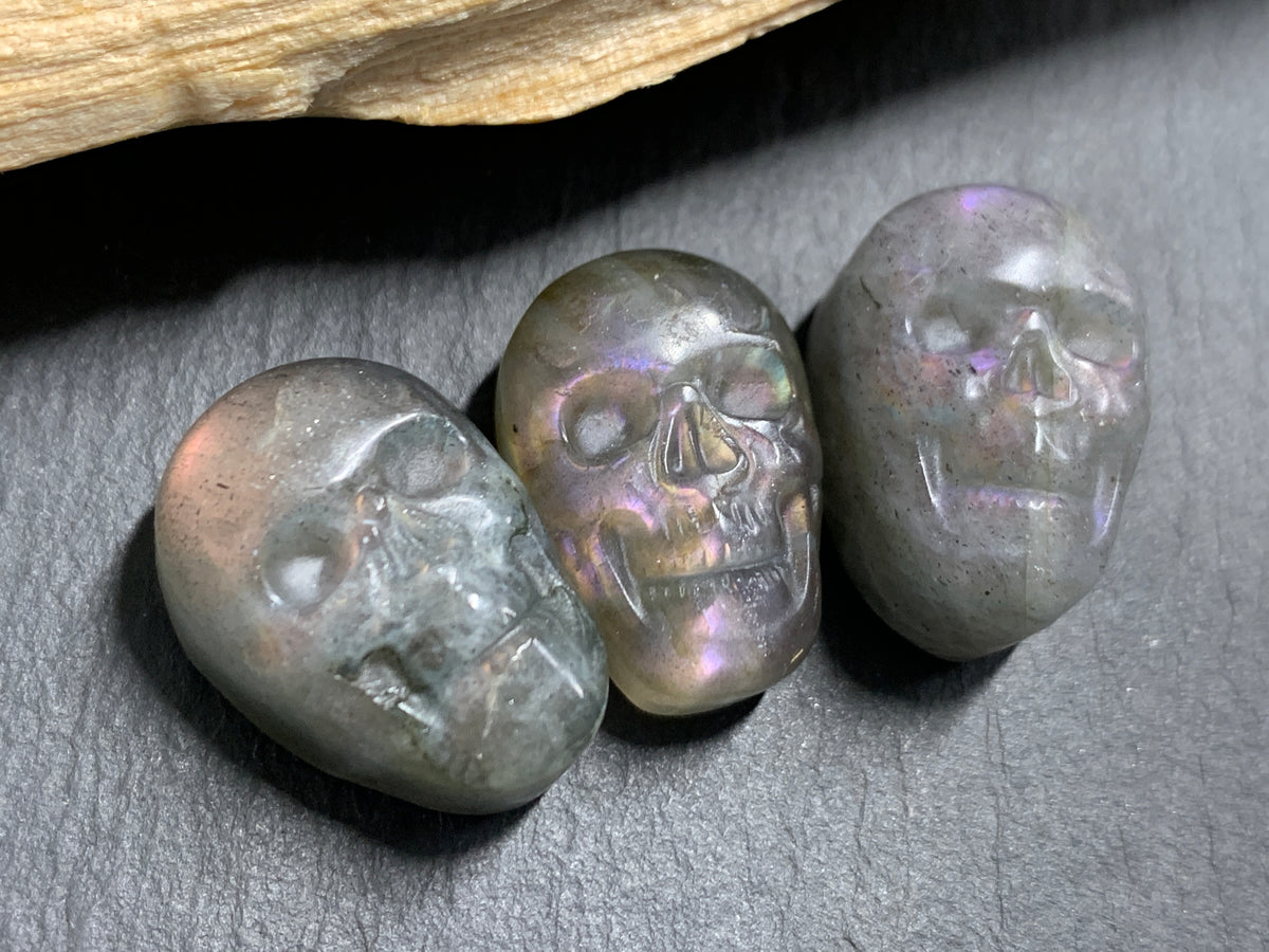 Labradorite Skull Carving, Pink- Purple Flash Crystal Skull, Gothic Crystal Decor, Witchy Home Decor:15x22mm