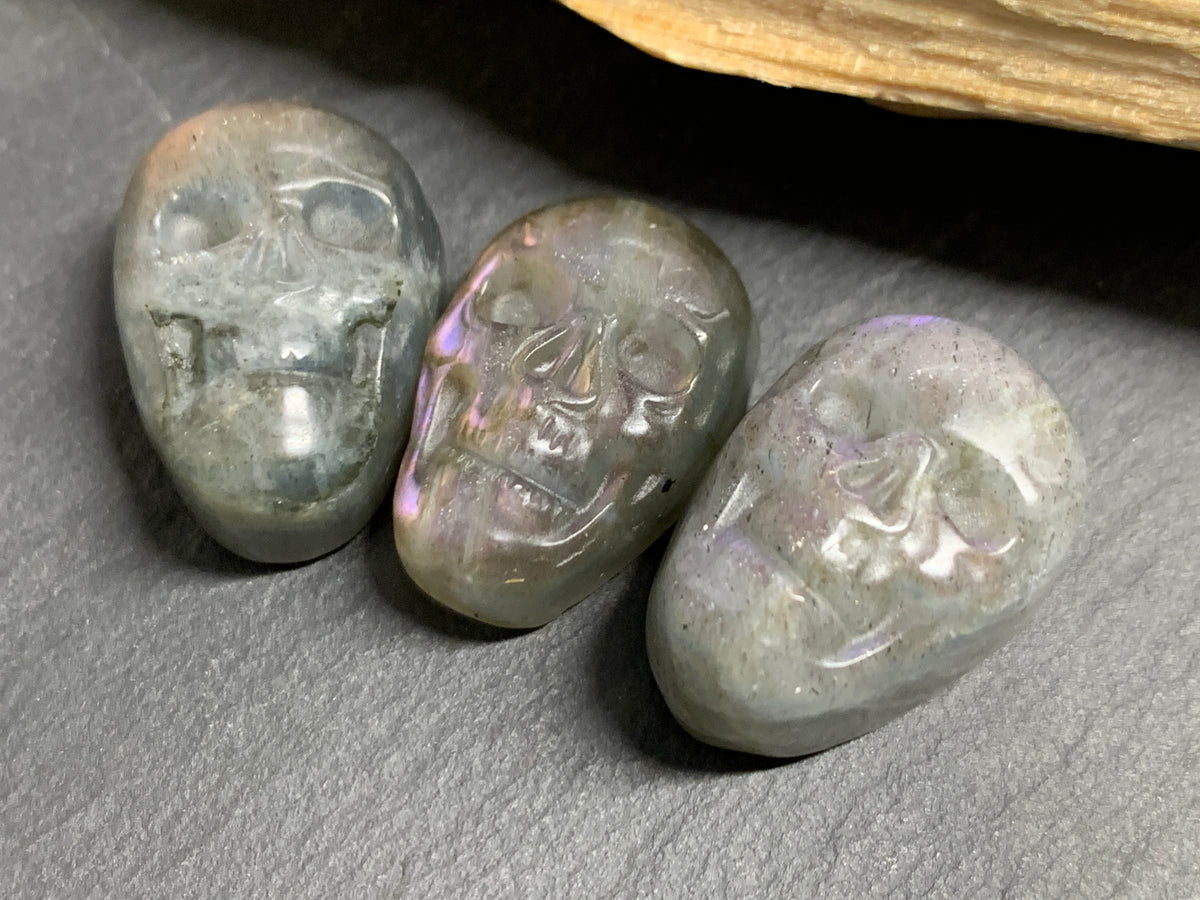 Labradorite Skull Carving, Pink- Purple Flash Crystal Skull, Gothic Crystal Decor, Witchy Home Decor:15x22mm