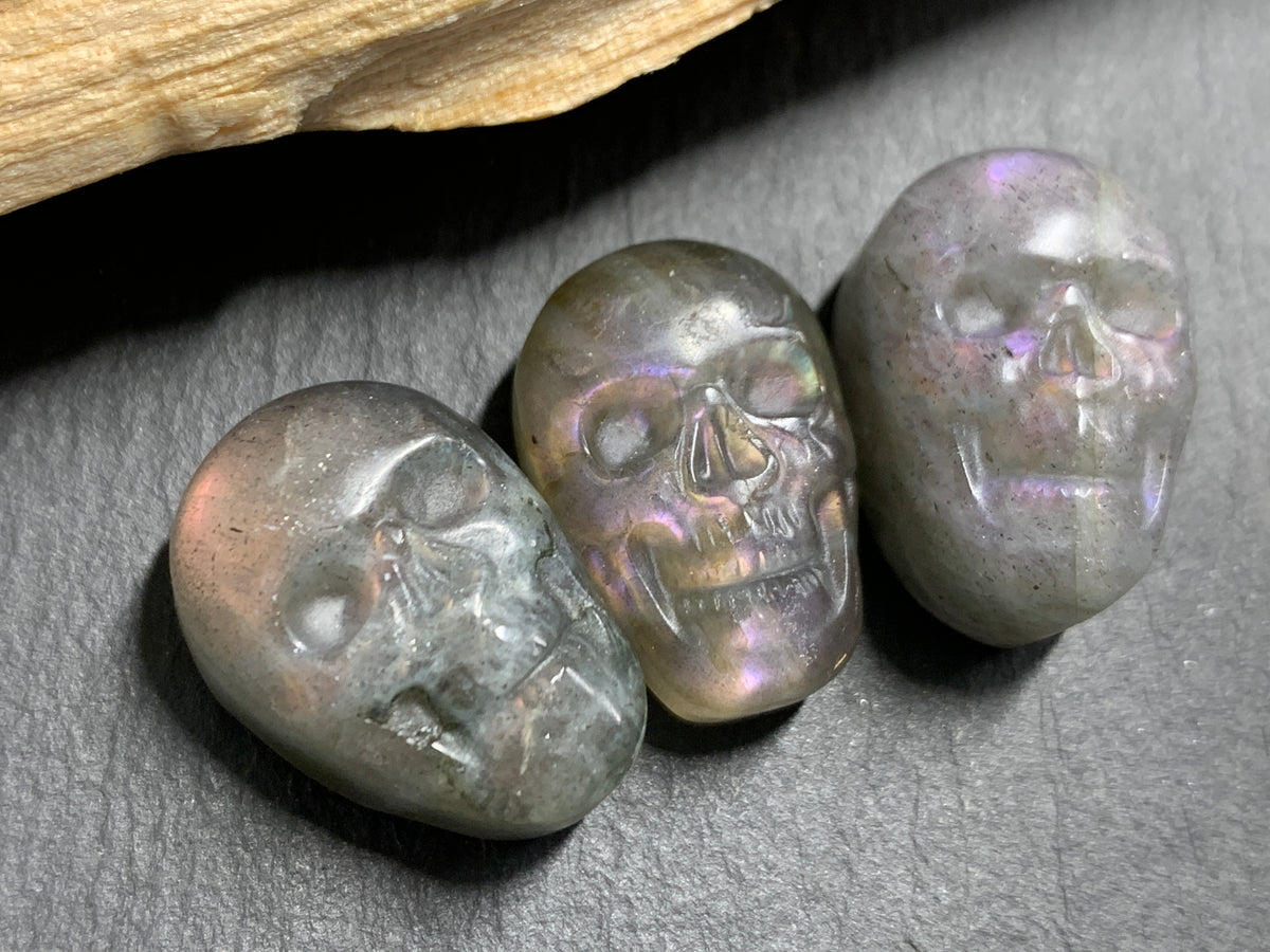 Labradorite Skull Carving, Pink- Purple Flash Crystal Skull, Gothic Crystal Decor, Witchy Home Decor:15x22mm