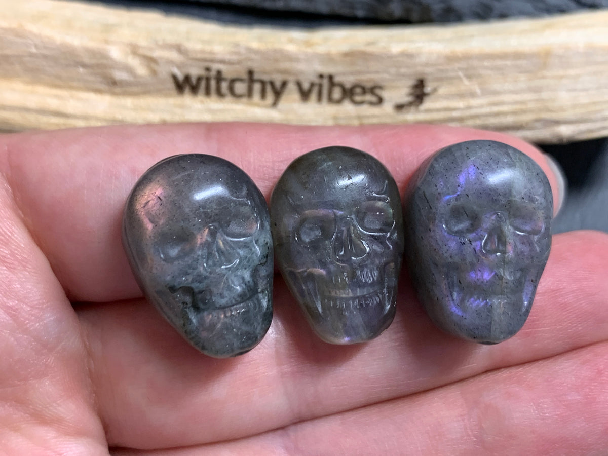 Labradorite Skull Carving, Pink- Purple Flash Crystal Skull, Gothic Crystal Decor, Witchy Home Decor:15x22mm