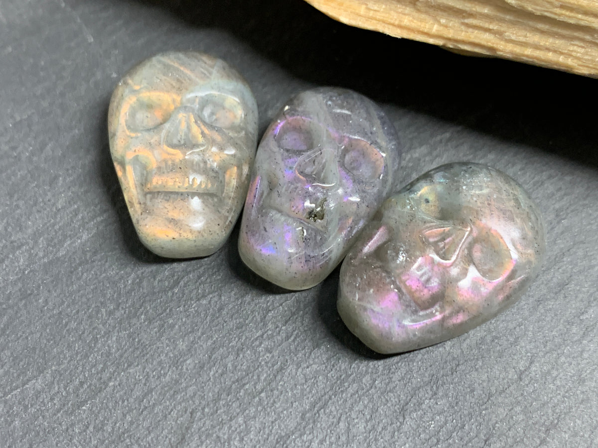 Labradorite Skull Carving 20-21mm, Pink- Purple Flash Crystal Skull, Gothic Crystal Decor
