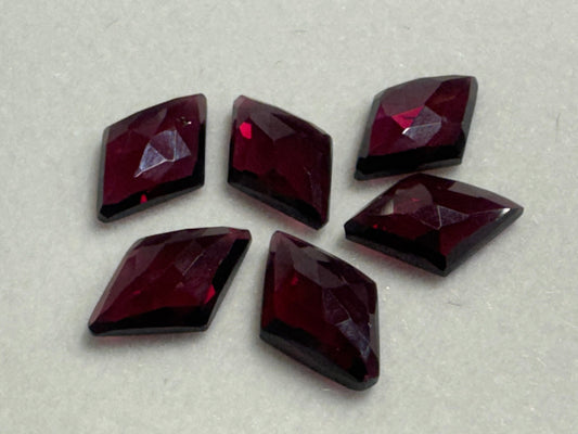 Faceted Rhodolite Garnet rhombus 8x12mm cabochon