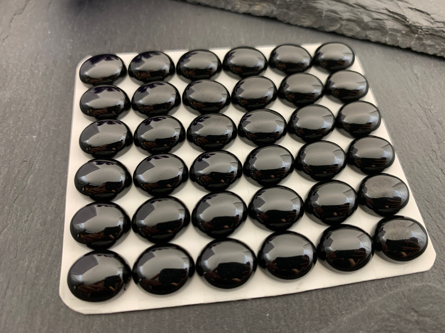 Black Spinel oval 10x12mm cabochon - Calibrated cabochons