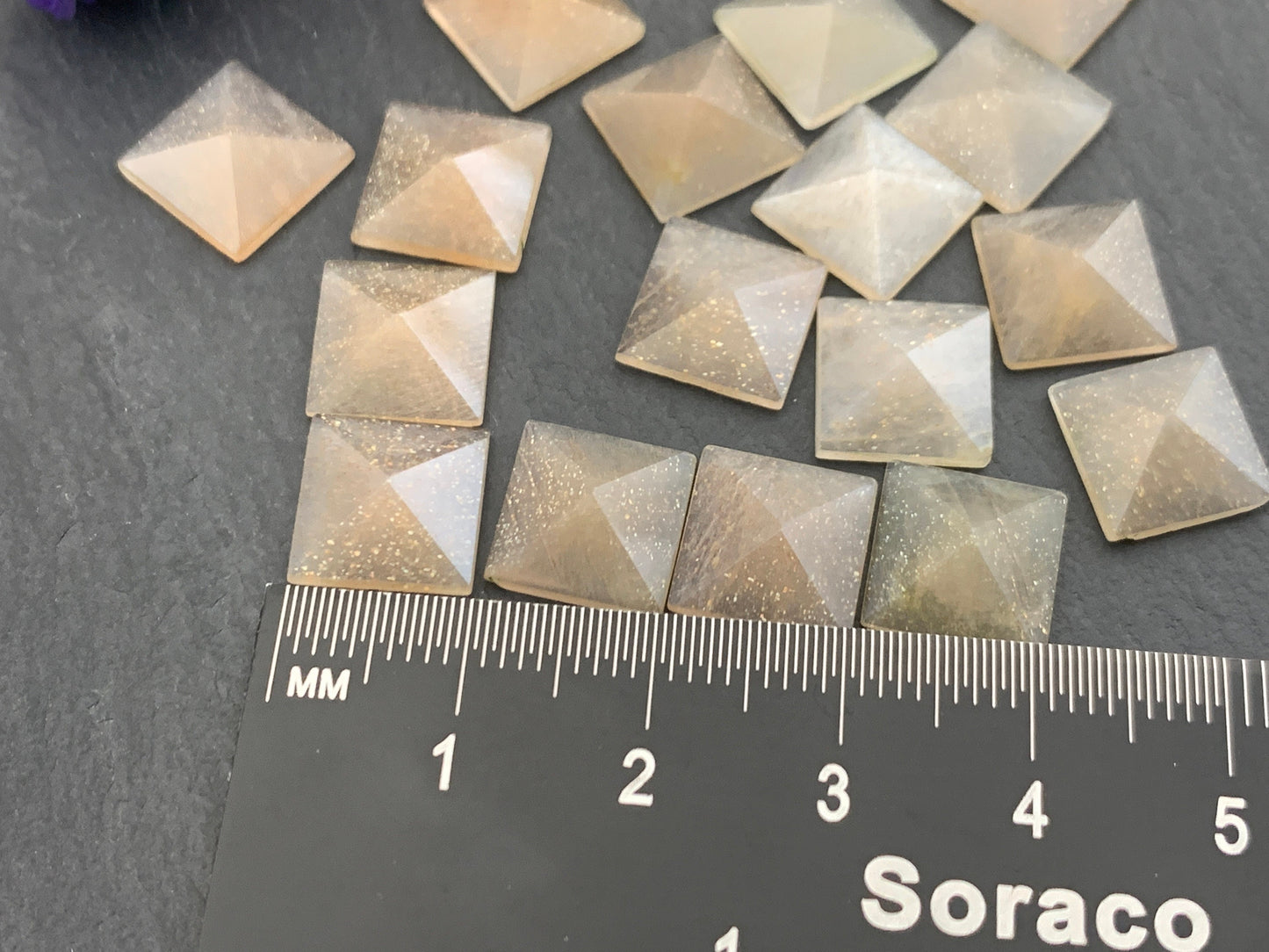 Faceted GoldSand Sunstone Pyramid Square 10x10mm cabochon