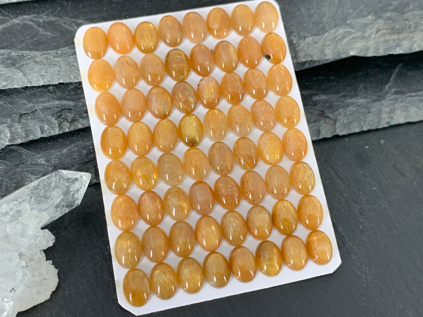 Gold Sunstone oval 6x8mm cabochon - Calibrated cabochons