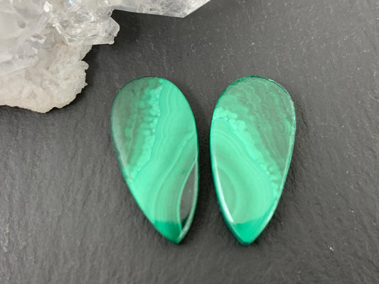 Malachite pear 10x21x3.5mm cabochon pair