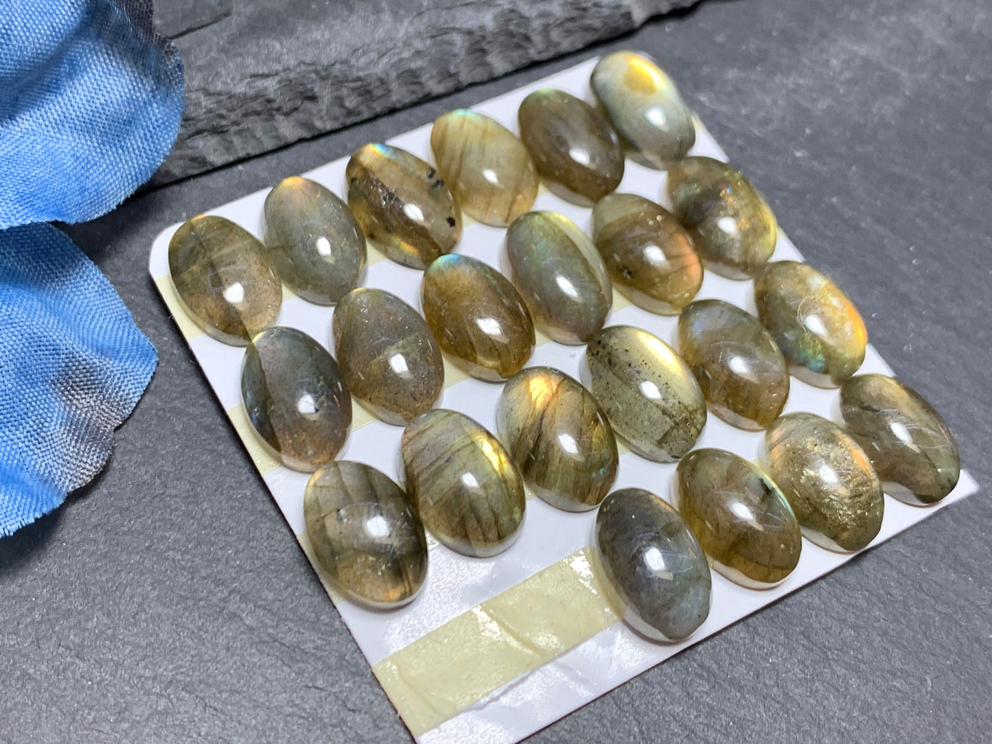 Labradorite oval 8x12mm cabochon - Calibrated Cabochons