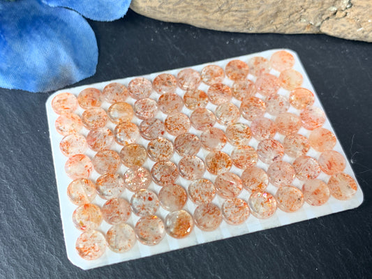 Flat Sunstone round 6mm cabochon - Calibrated cabochons