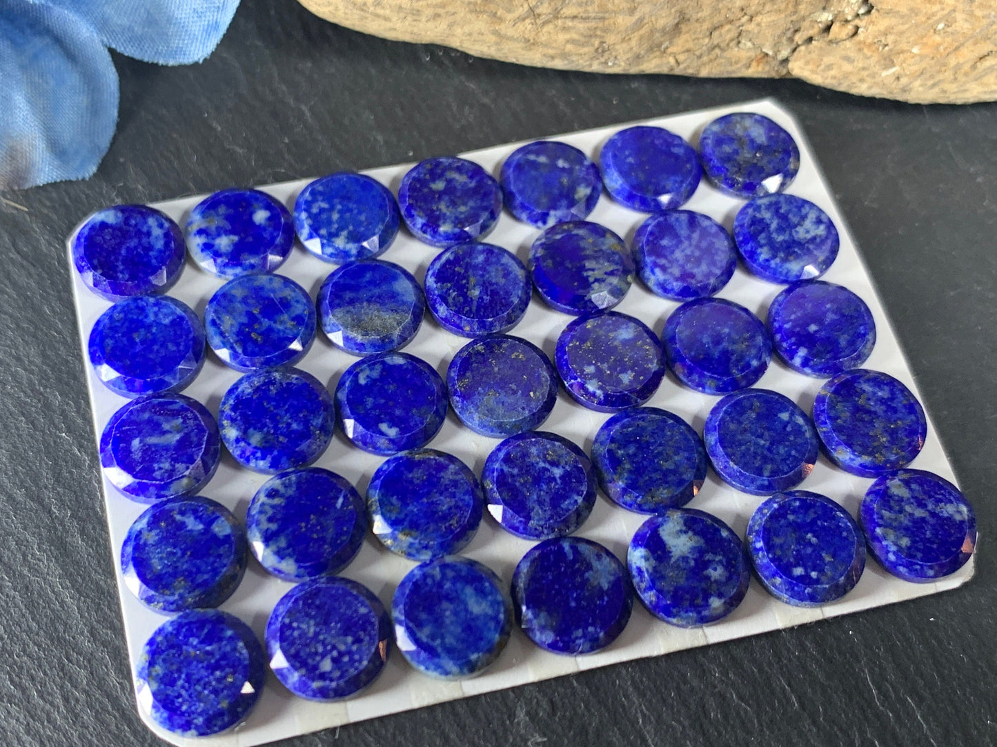 Flat Lapis Lazuli round 10mm cabochon with faceted edge - Calibrated cabochons