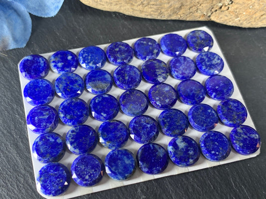 Flat Lapis Lazuli round 10mm cabochon with faceted edge - Calibrated cabochons