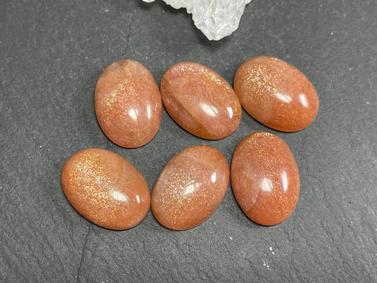 Goldsand Sunstone oval 13x18mm cabochon - Calibrated cabochons