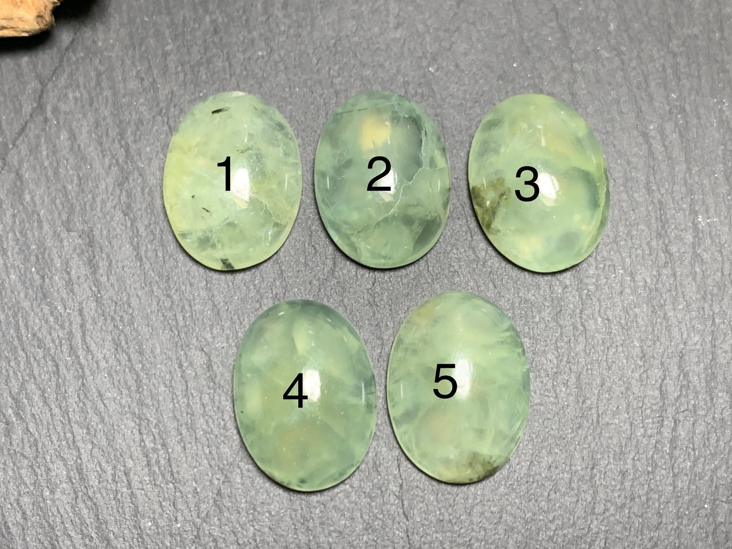 Prehnite oval 15x20mm cabochon - Calibrated cabochons