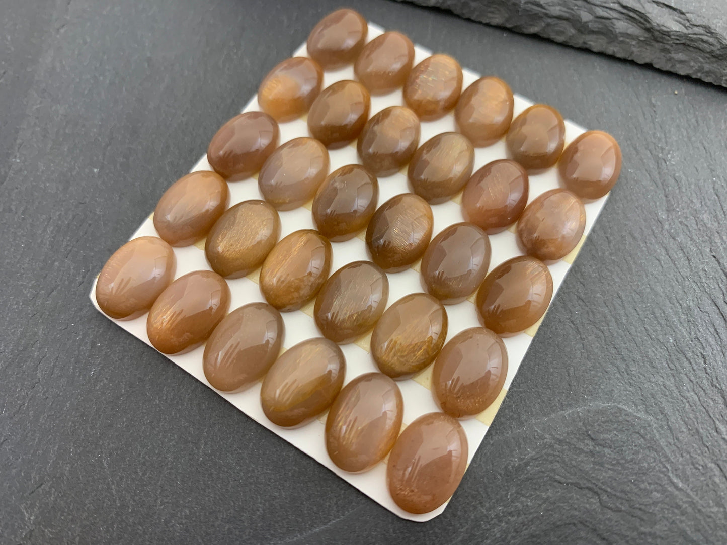 Gold Sunstone oval 10x14mm cabochon - Calibrated cabochons