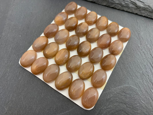 Gold Sunstone oval 10x14mm cabochon - Calibrated cabochons