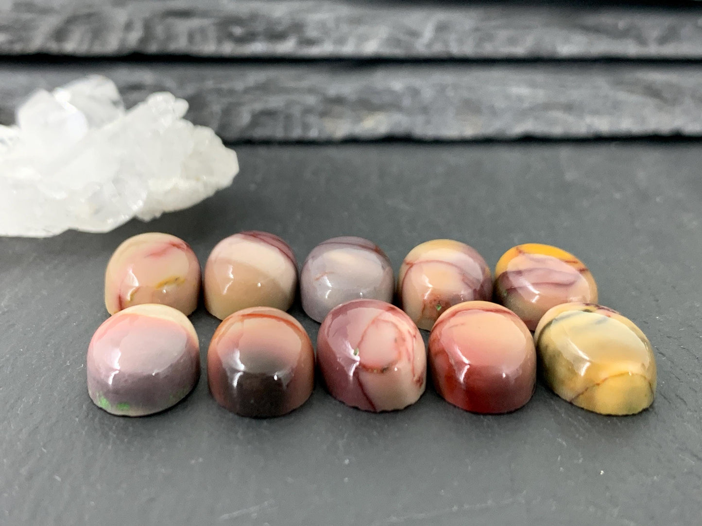 Mookaite oval 10x14mm cabochon