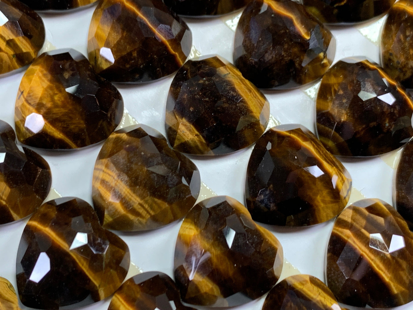Faceted Tiger Eye heart 15mm cabochon - Calibrated cabochons