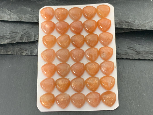 GoldSand Sunstone triangle 10x10mm cabochon