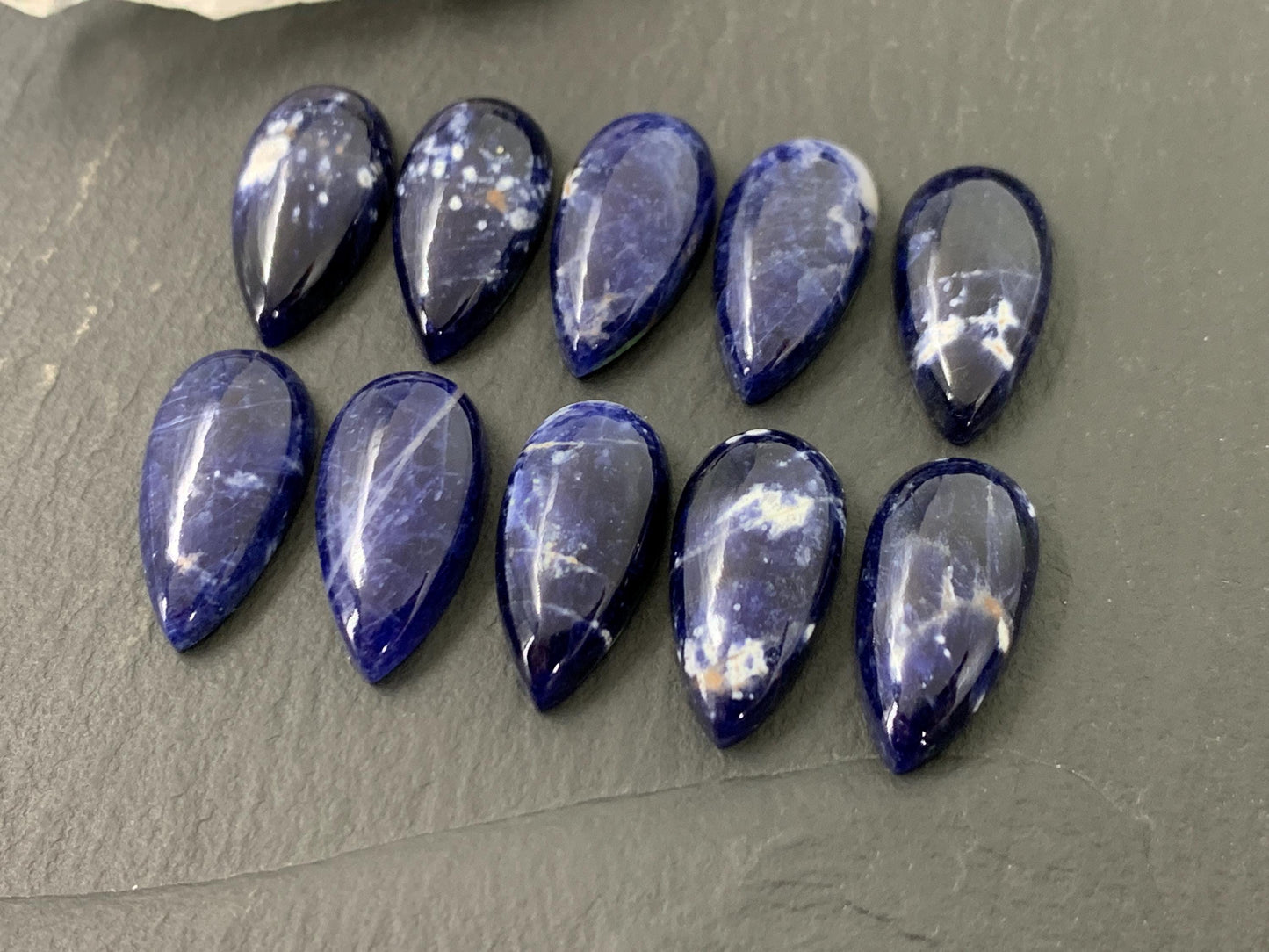Sodalite pear 10x20mm cabochon