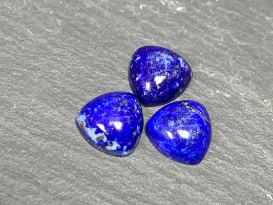 Lapis Lazuli triangle 10x10mm cabochon - Calibrated cabochons