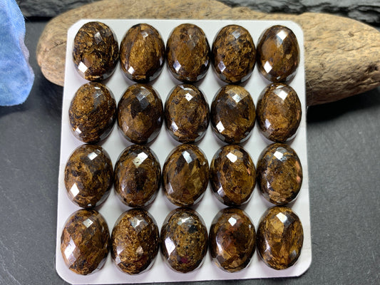 Faceted Bronzite oval 12x16mm cabochon - Calibrated cabochons