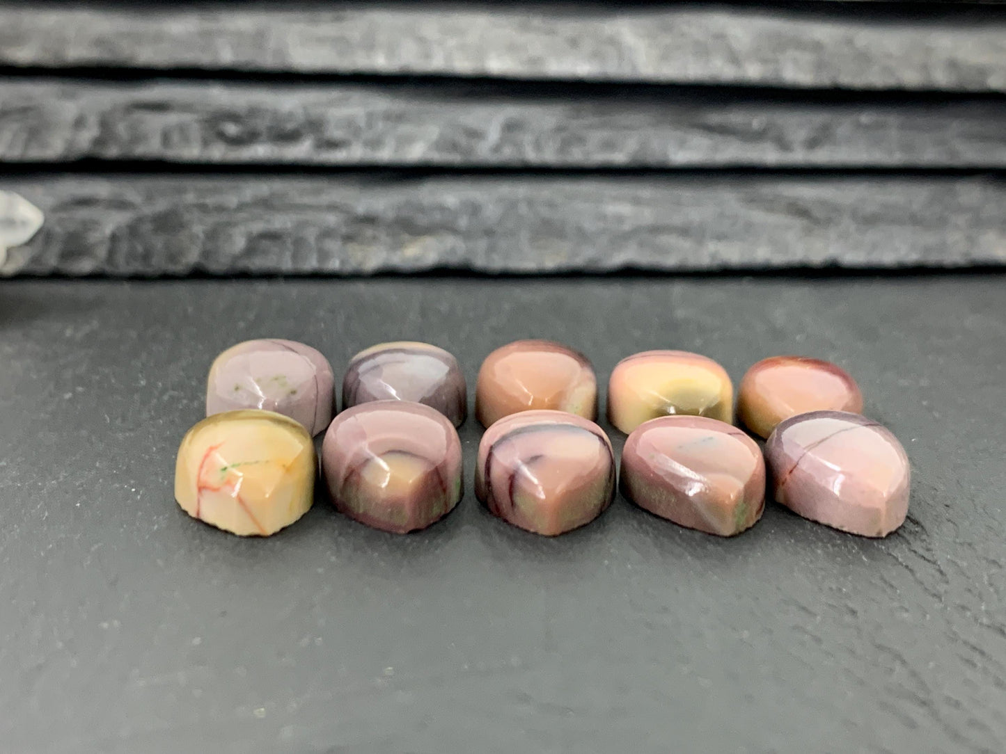 Mookaite Jasper pear 10x14mm cabochon
