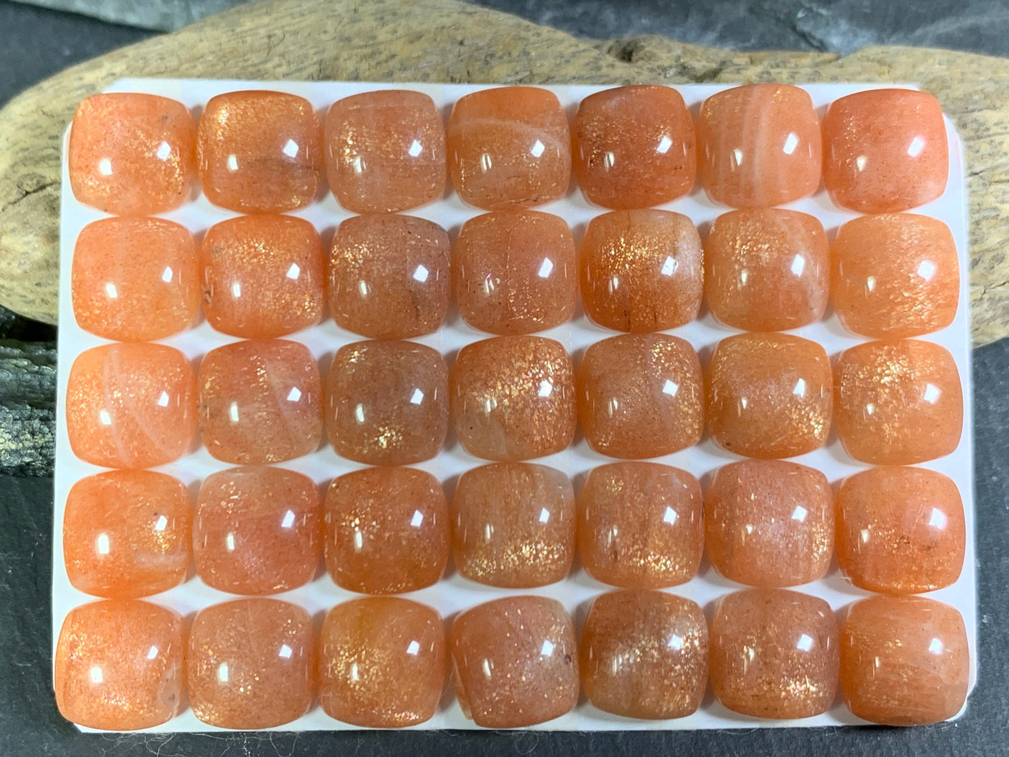 Goldsand Sunstone square cushion 10mm cabochon - Calibrated cabochons