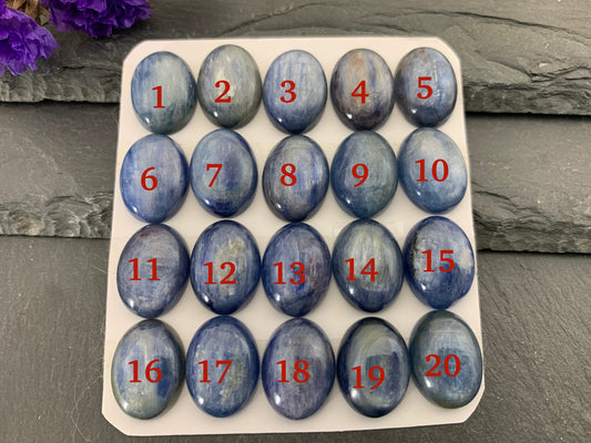 Kyanite oval 12x16mm cabochon - Calibrated cabochons