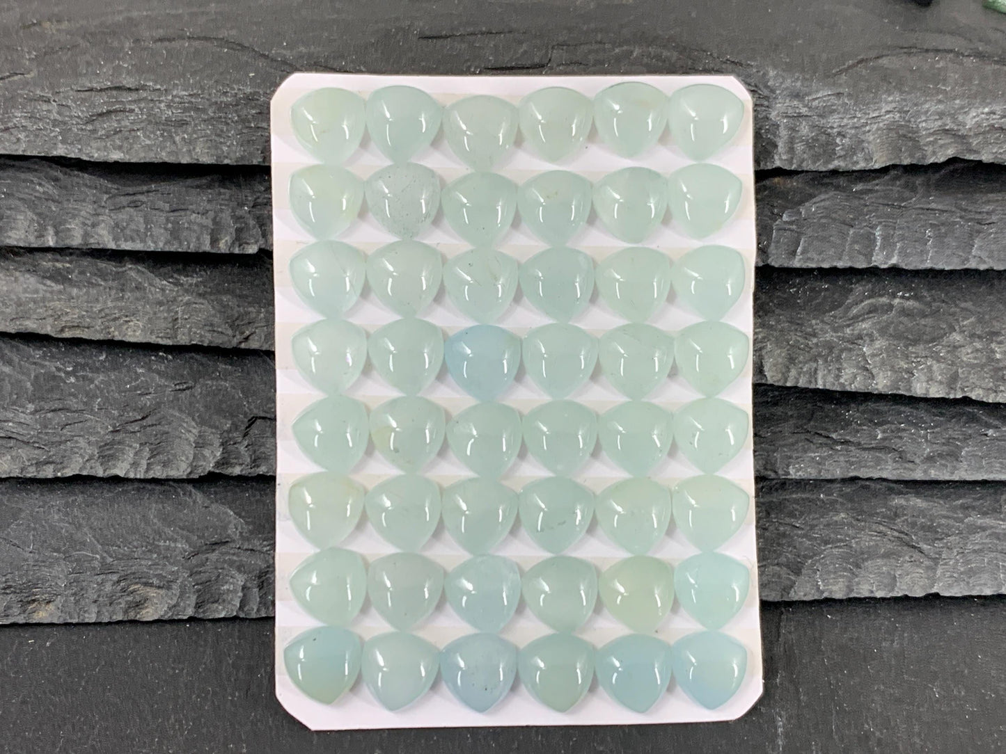 Aquamarine curved triangle 8mm cabochon - Calibrated cabochons