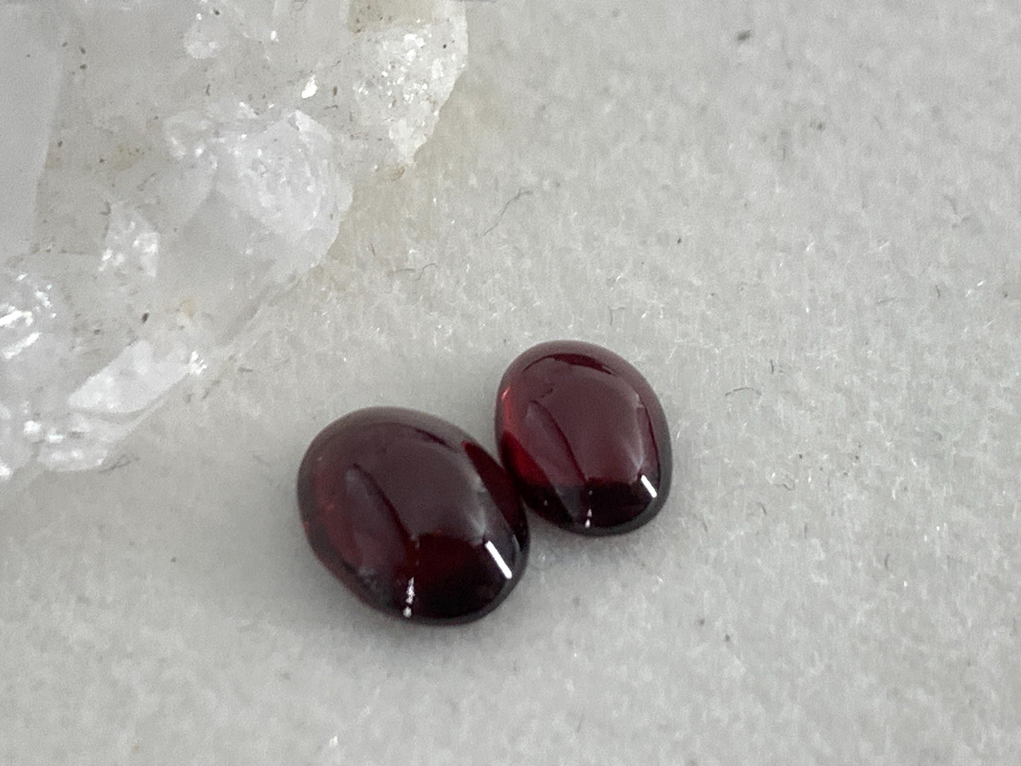 Natural Rhodolite Garnet oval 5x7mm, 6x8mm cabochon
