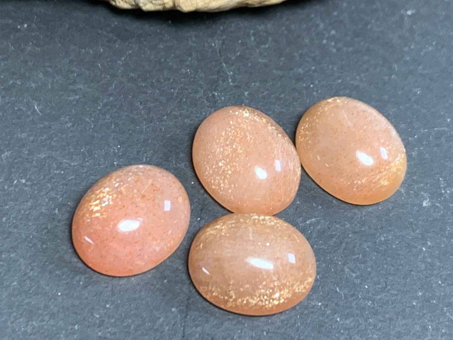 Goldsand Sunstone oval 10x12mm Cabochon - Calibrated cabochons