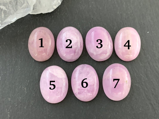 Kunzite oval 12x16mm cabochon - Calibrated cabochons