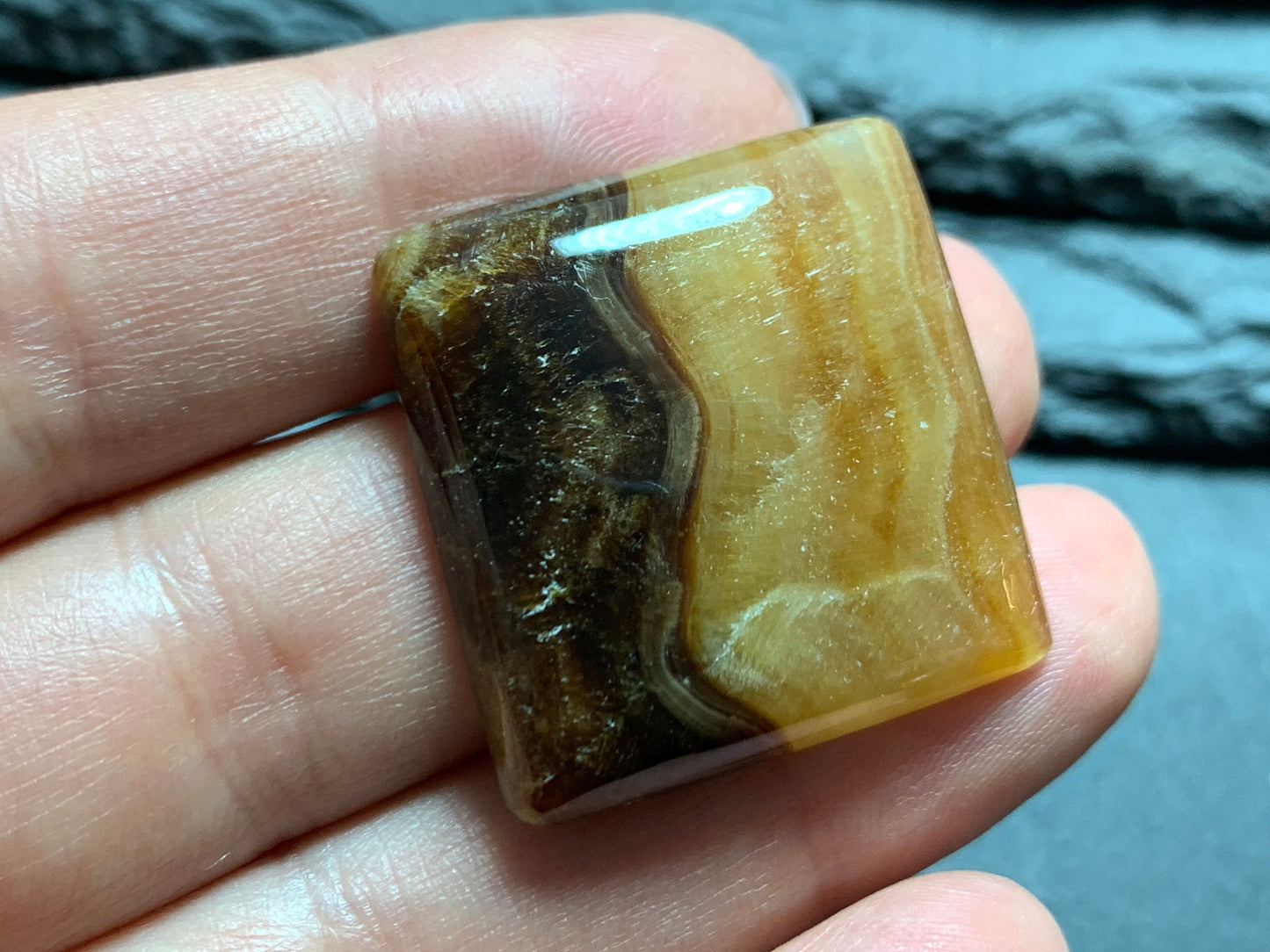 Aragonite cabochon 27x27.5x6mm