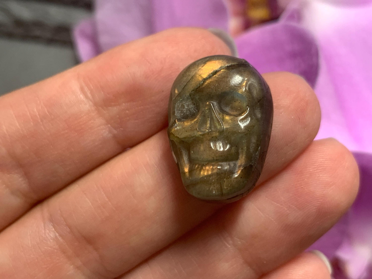 Labradorite Skull Carving, Rainbow Flash Crystal Skull, Gothic Crystal Decor, Witchy Jewelry: 15x22mm