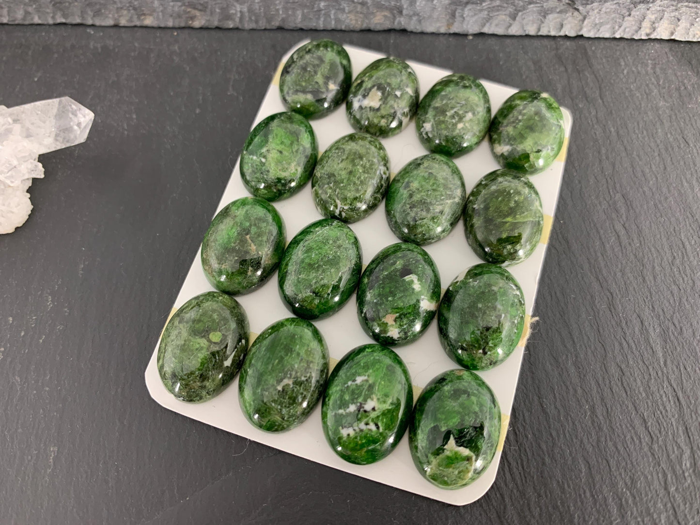 Chrome Diopside oval 15x20mm cabochon - Calibrated cabochons