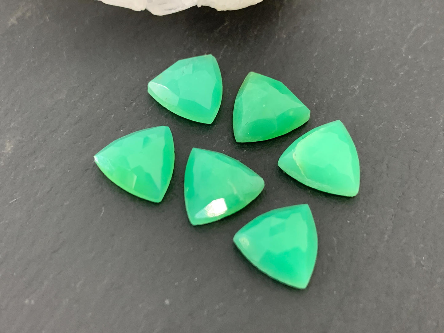 Faceted Chrysoprase trillion 8mm cabochon