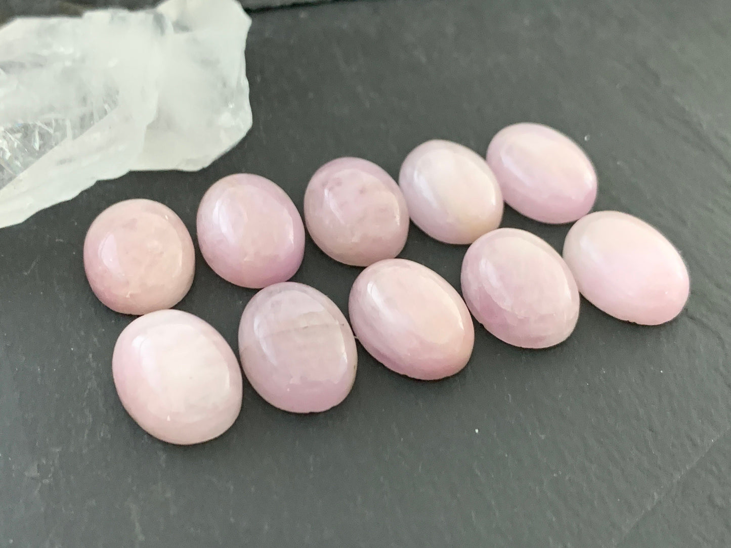 Kunzite oval 12x16mm cabochon - Calibrated Cabochons